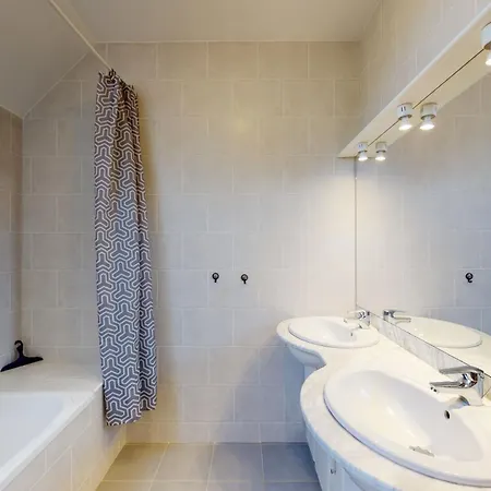 Poigniere 17 Pers Jacuzzi, Baby-foot, 30 Min *