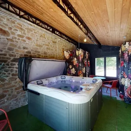 Poigniere 17 Pers Jacuzzi, Baby-foot, 30 Min بيت للعطل *