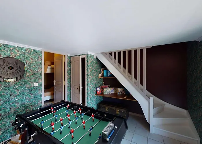 Poignière 17 Pers Jacuzzi, Baby-foot, 30 Min Hébergement de vacances