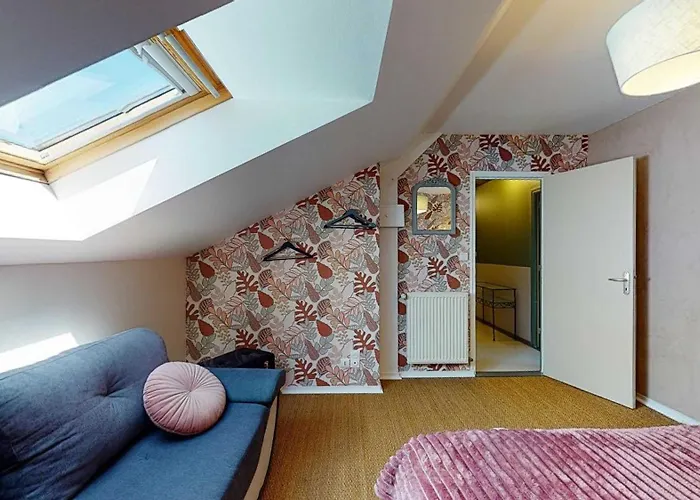 Hébergement de vacances Poignière 17 Pers Jacuzzi, Baby-foot, 30 Min *