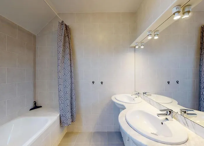 Poignière 17 Pers Jacuzzi, Baby-foot, 30 Min Tessy-sur-Vire